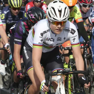 Amalie Diederiksen op de racefiets, wereldkampioen Healthy Ageing Tour